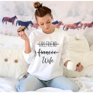 Etsy White Graphic Sweatshirt “girlfriend, wife, fiance” Womens size Small